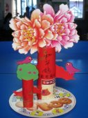 幼儿园月饼盒手工制作：和平鸽和花朵