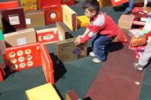 幼儿园月饼盒手工制作：户外玩教具——月饼盒迷宫