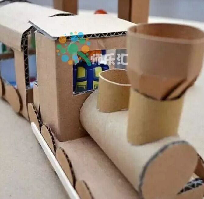 幼儿园制作纸箱小火车