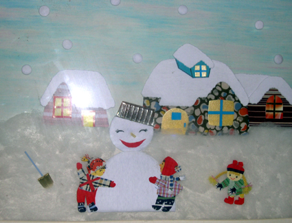 幼儿园环境布置墙面一起堆雪人